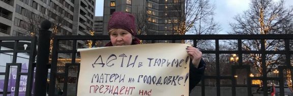 Митинг матерей против Путина