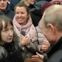 Путин россиянам: вы не отчаивайтесь и не болейте