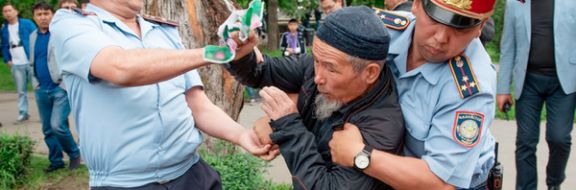 Правозащитники призвали Токаева не подписывать закон о митингах