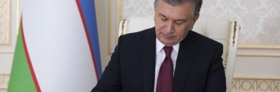 Президент Узбекистана помиловал 104 осужденных ко дню Конституции страны
