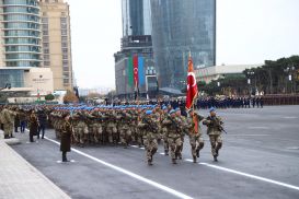 В Баку проходит военный парад с участием президентов Азербайджана и Турции