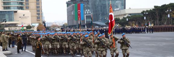 В Баку проходит военный парад с участием президентов Азербайджана и Турции