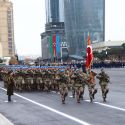 В Баку проходит военный парад с участием президентов Азербайджана и Турции