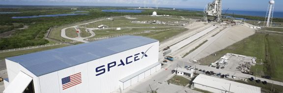 SpaceX запустит на орбиту гражданский экипаж