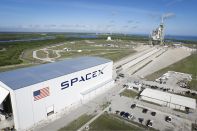 SpaceX запустит на орбиту гражданский экипаж