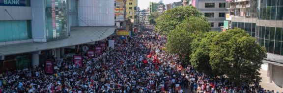 В Мьянме отключили интернет на фоне протестов против военных