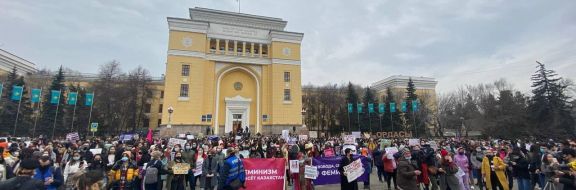 В Алматы прошел марш за женские права