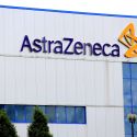 В Великобритании выявлено 30 случаев тромбоза после вакцинации AstraZeneca