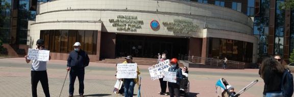 Митинговавшие в Нур-Султане лица с инвалидностью требовали жилья вне очереди и увеличения пособий