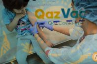 Цой: Казахстан не будет испытывать вакцину QazVac на детях