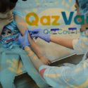 Цой: Казахстан не будет испытывать вакцину QazVac на детях