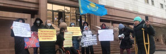 В Международный день инвалидов прошли два митинга с требованием санкций и отставок министров