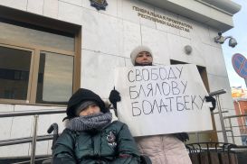 Пикет перед Генпрокуратурой устроила жена активиста, арестованного на 15 суток в Нур-Султане