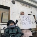 Пикет перед Генпрокуратурой устроила жена активиста, арестованного на 15 суток в Нур-Султане