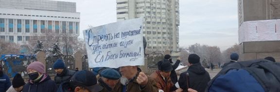 В Алматы на несанкционированный траурный митинг вышло две сотни человек