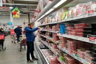 В Казахстане импортные продукты из-за российских санкций дорожают на 30-40%