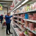 В Казахстане импортные продукты из-за российских санкций дорожают на 30-40%