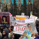 «Женщина не мясо!», «Женщины могут все!» - В Алматы проходит женский митинг