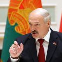 Лукашенко предложил Путину ответить на санкции США