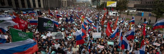 Митинги в поддержку действующей власти прошли в России и Казахстане