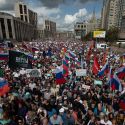 Митинги в поддержку действующей власти прошли в России и Казахстане