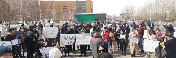 В Нур-Султане прошел митинг против закона о блокировке соцсетей 