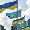 Как Казахстан поддерживает гуманитарной помощью Украину?